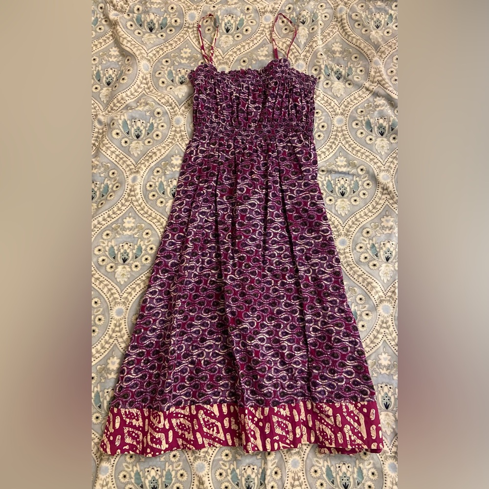 boho dress- pretty pattern- purple, pink, white
scrunchy chest band 
very comfy